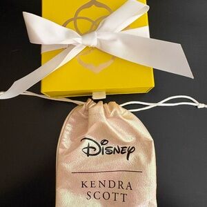 Kendra Scott Necklace in Elegant Gold